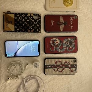 UNLOCKED iPhone XR 64GB 5 cases earbuds and charger